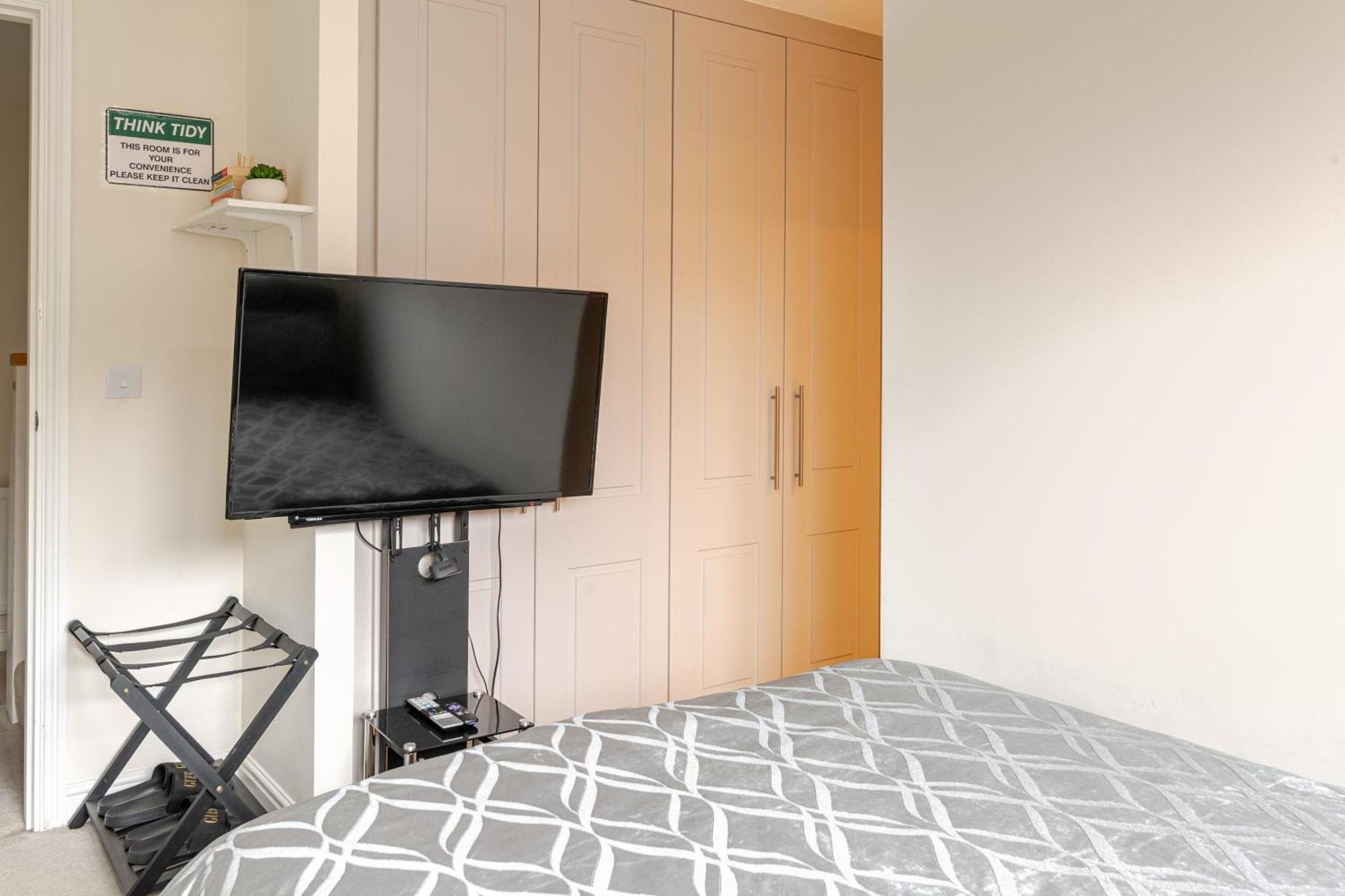 Large Double Room & Private Ensuite Bathroom, Badbury Park, Swindon, Near Great Western Hospital Zewnętrze zdjęcie